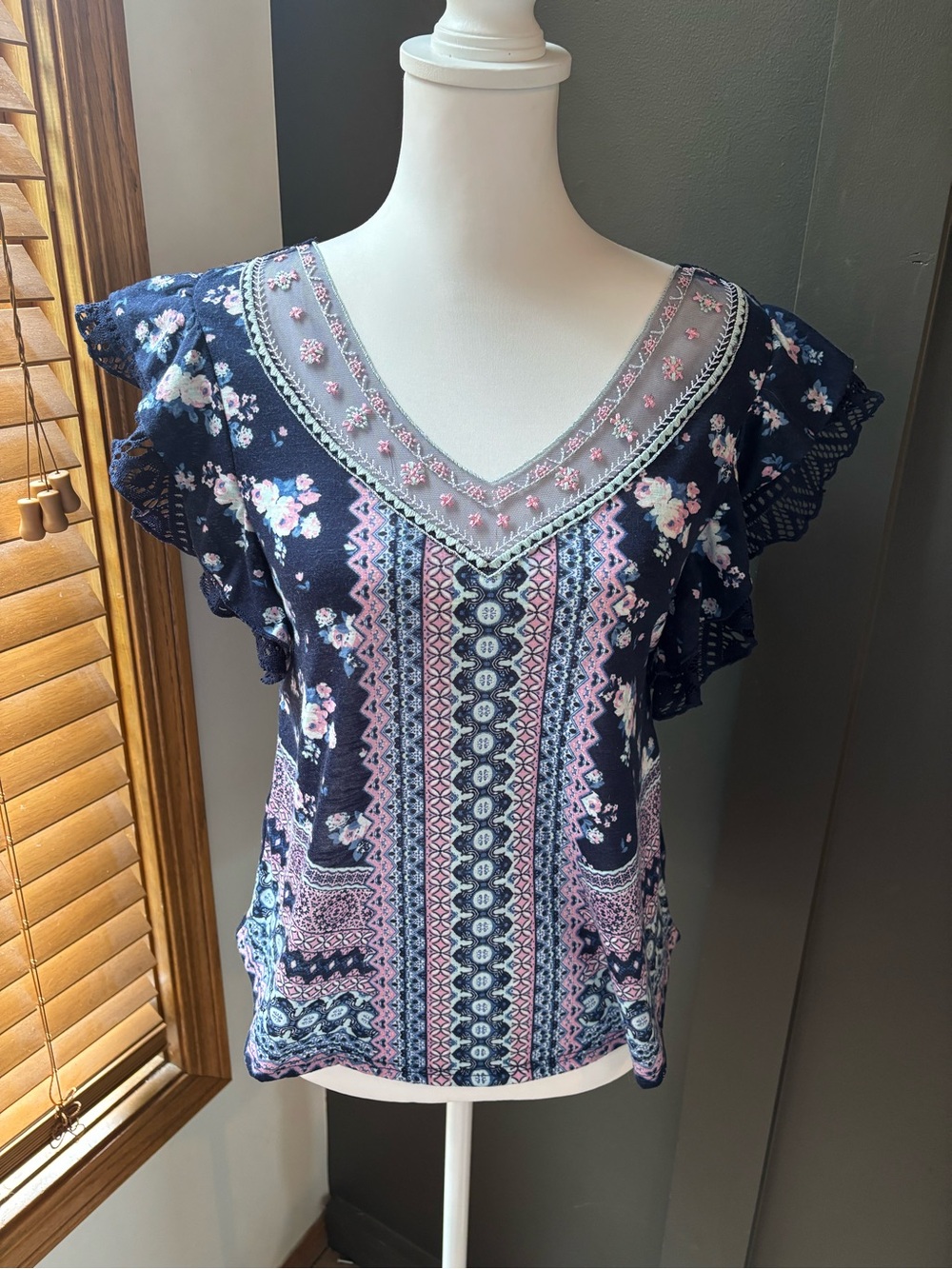 Almost Famous Floral Lace Boho Ruffle Top Size Small